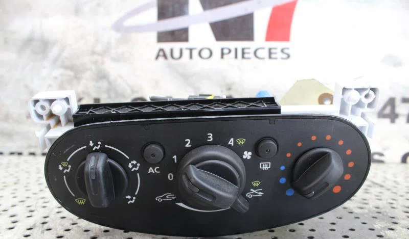 Commande de chauffage DACIA SANDERO 1 occasion — photo 2