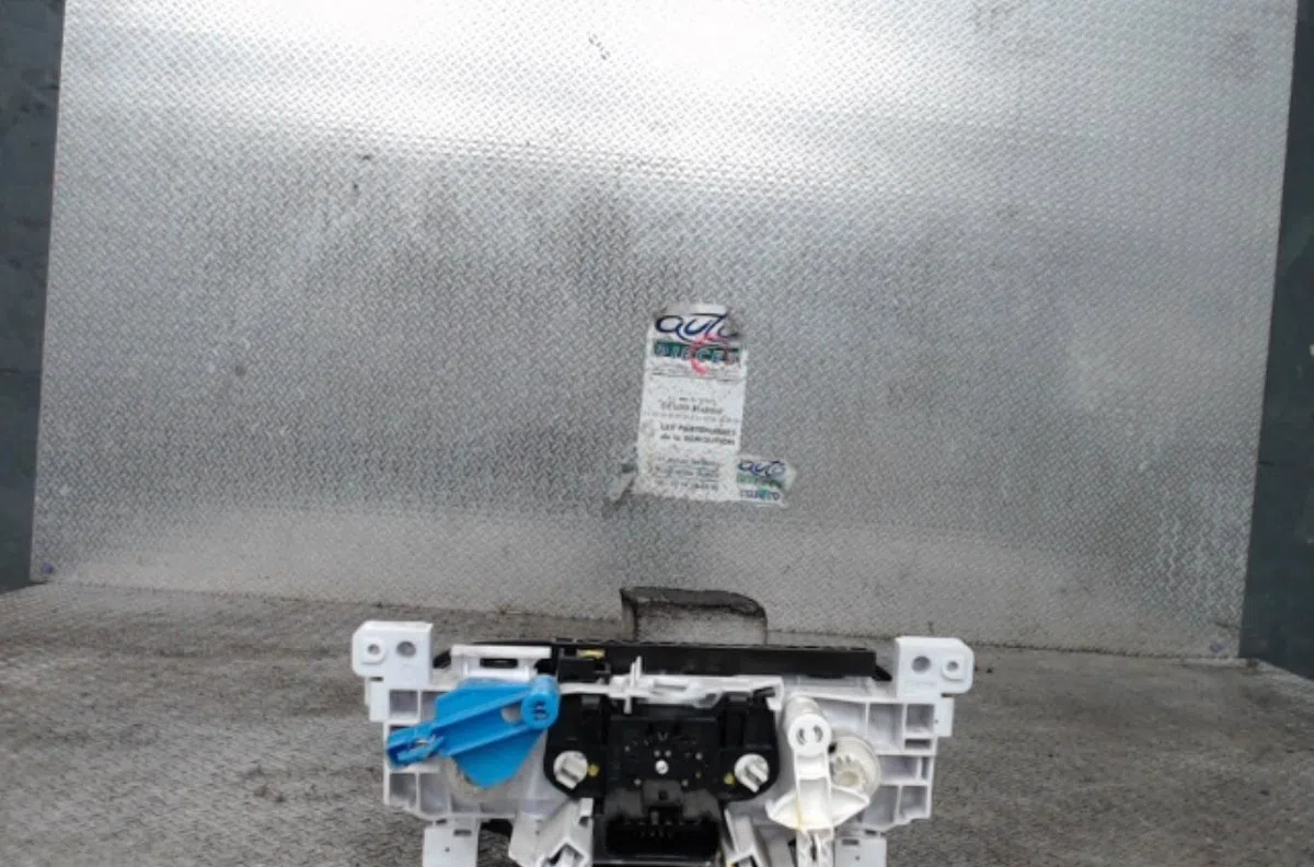 Commande de chauffage DACIA SANDERO 1  SANDERO 1 occasion — photo 2