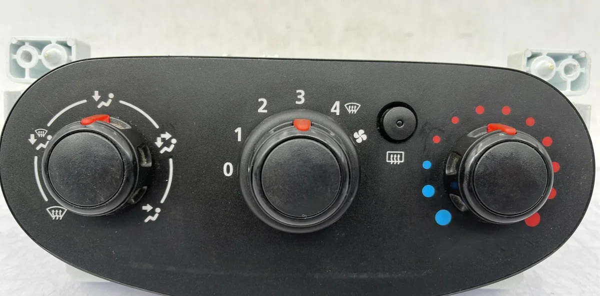 Commande de chauffage DACIA SANDERO 2 PHASE 1 occasion — photo 3