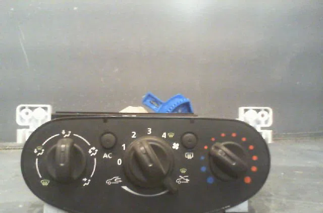 Commande de chauffage DACIA SANDERO 2012 occasion — photo 3