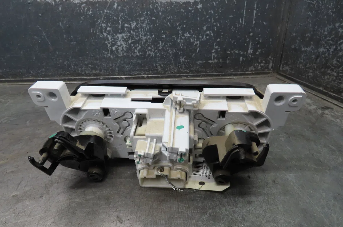 Commande de chauffage Dacia SANDERO II 1.2 (2012) occasion — photo 2