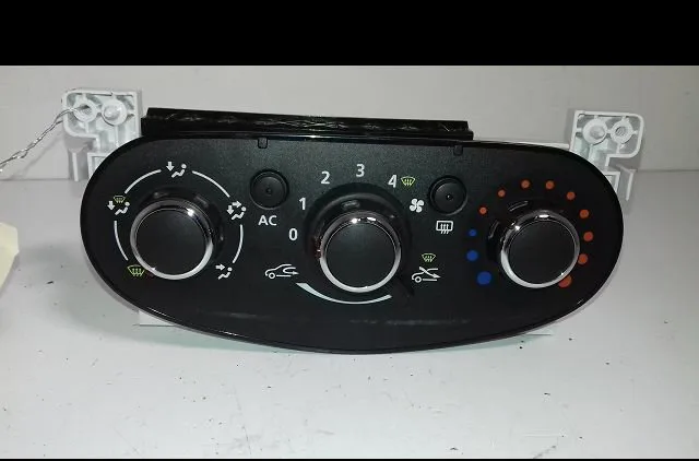 Commande de chauffage Dacia SANDERO II Tce 90 (b8m1, b8ma) (2012) 5 portes occasion
