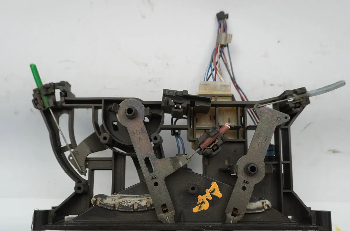 Commande de chauffage Daihatsu TERIOS (J1_) 1.3 4wd (j100) (1997-2000) 5 portes occasion — photo 2