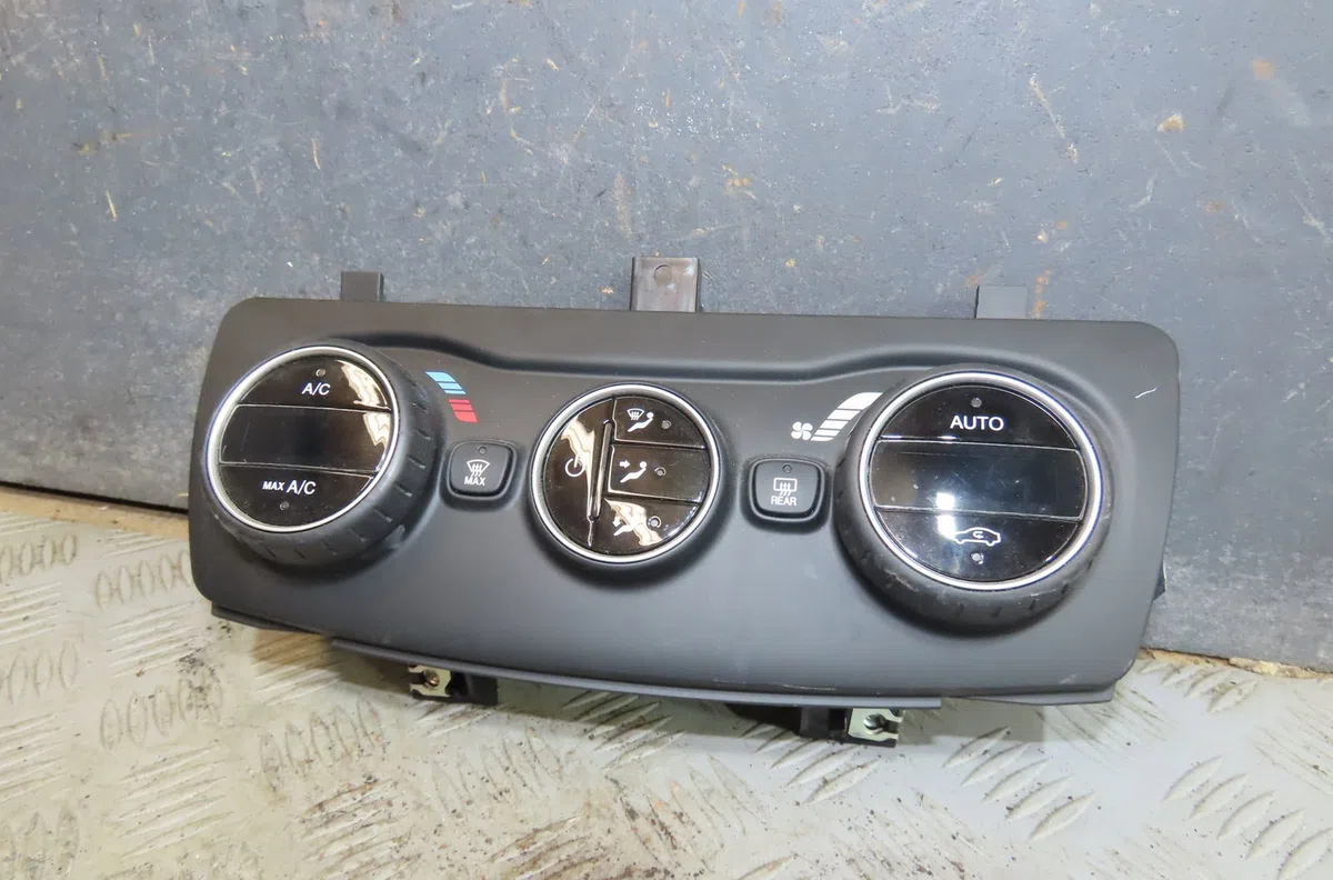 Commande de chauffage Fiat TIPO A trois volumes (356_, 357_) 1.4 (356sxa1b) (2015-2020) occasion — photo 2
