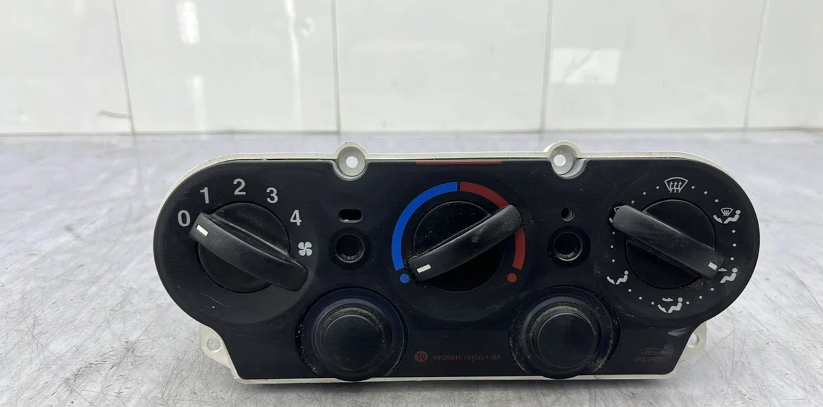 Commande de chauffage FORD FIESTA 5 PHASE 1 occasion — photo 2