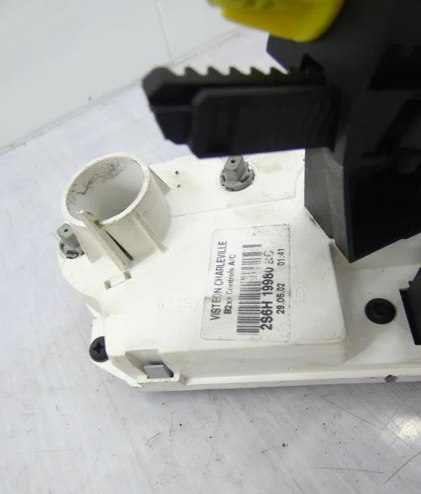Commande de chauffage FORD FIESTA 5 PHASE 1 occasion — photo 2