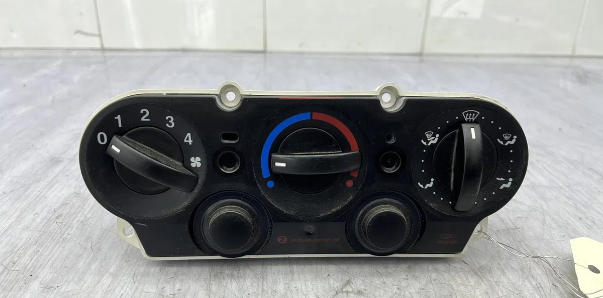 Commande de chauffage FORD FIESTA 5 PHASE 1 occasion — photo 3