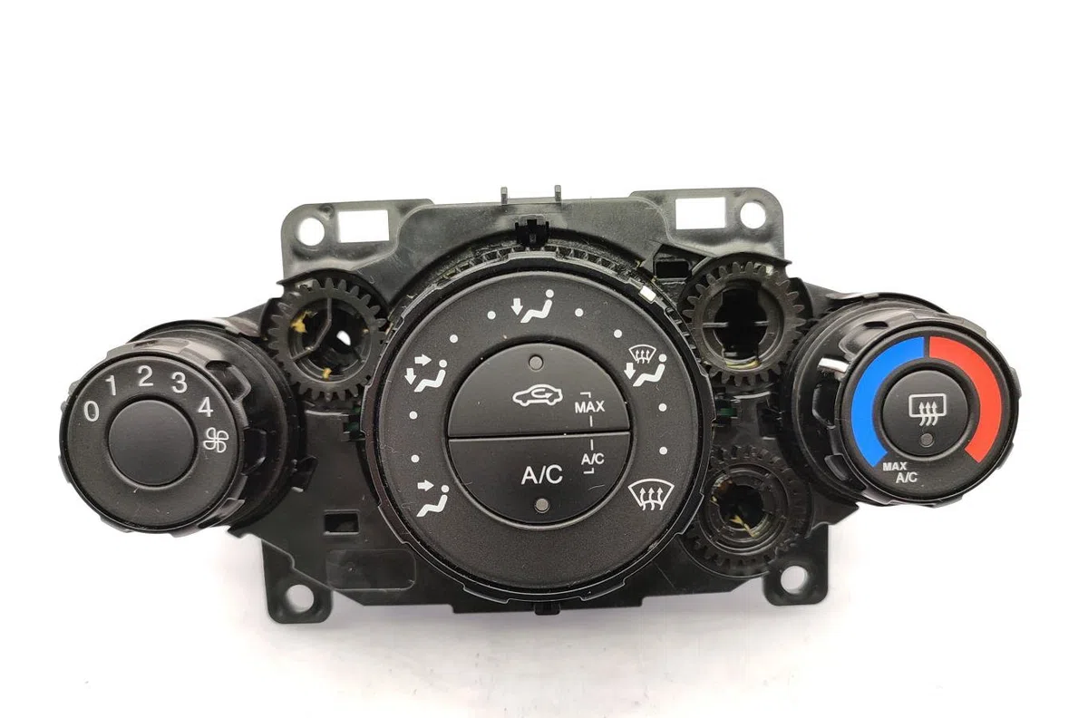 Commande de chauffage FORD FIESTA 6 PHASE 1 occasion — photo 2