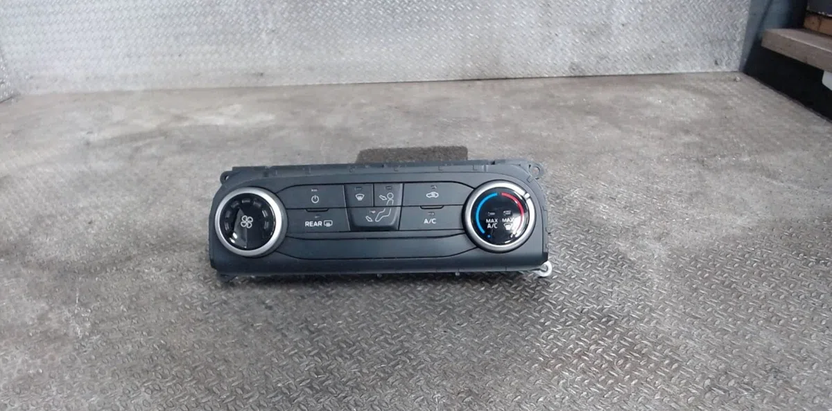 Commande de chauffage FORD FIESTA 7  FIESTA 7 PHASE 1 occasion — photo 2