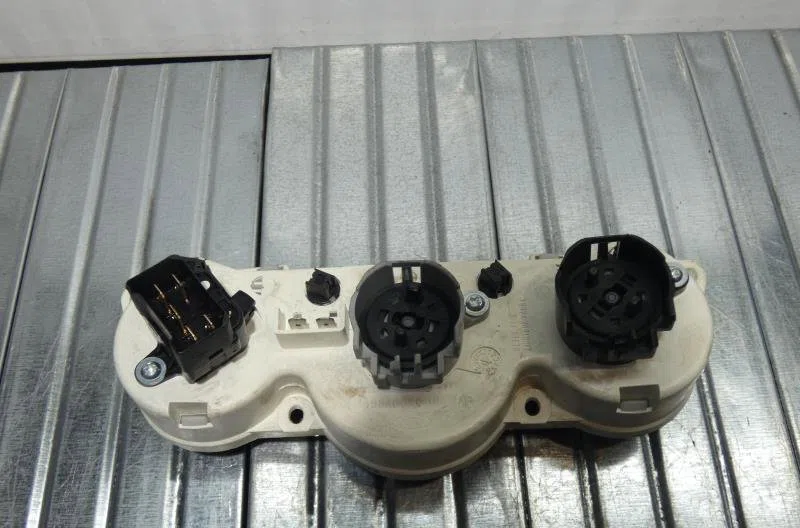 Commande de chauffage FORD FOCUS 1 BREAK occasion