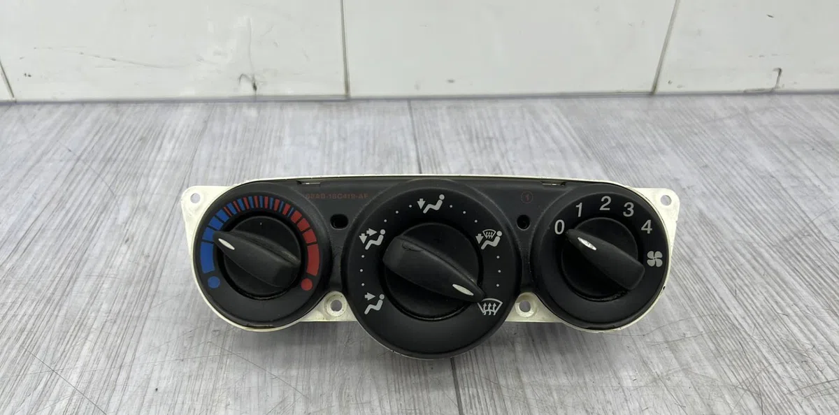 Commande de chauffage FORD FOCUS 1 BREAK occasion — photo 3