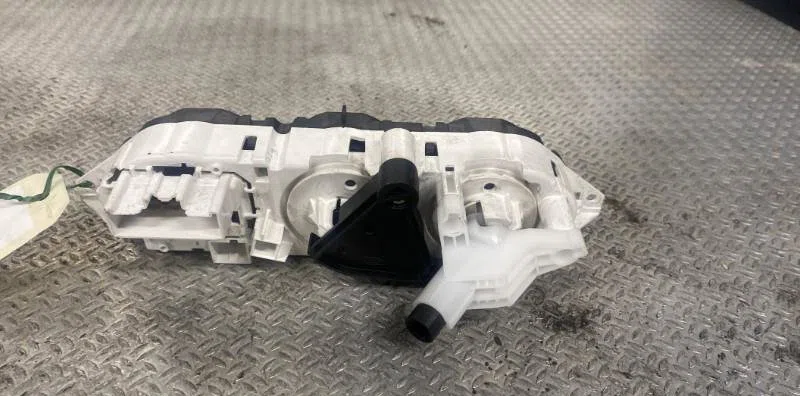 Commande de chauffage FORD FOCUS 2  FOCUS 2 PHASE 2 occasion — photo 2