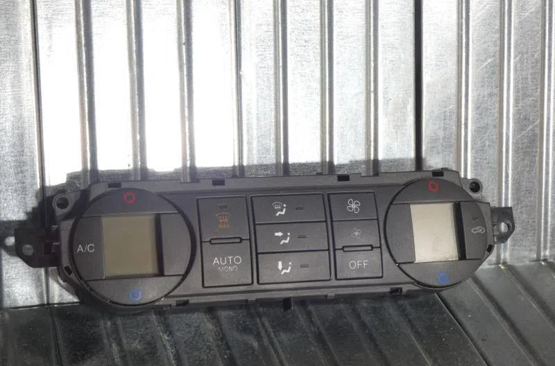 Commande de chauffage FORD FOCUS 2 PHASE 1 occasion — photo 2