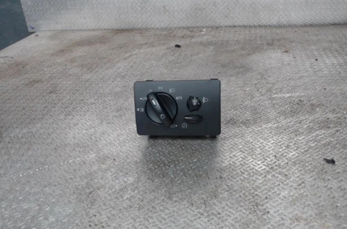 Commande de chauffage FORD FOCUS 2 PHASE 2 BREAK occasion — photo 2