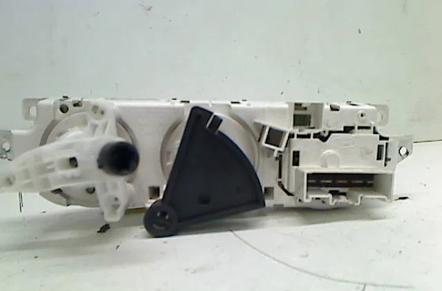 Commande de chauffage FORD FOCUS occasion — photo 2