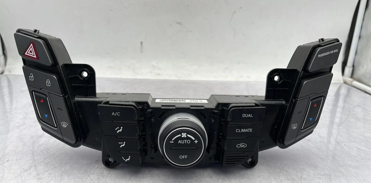 Commande de chauffage HYUNDAI I 40 PHASE 2 occasion — photo 2