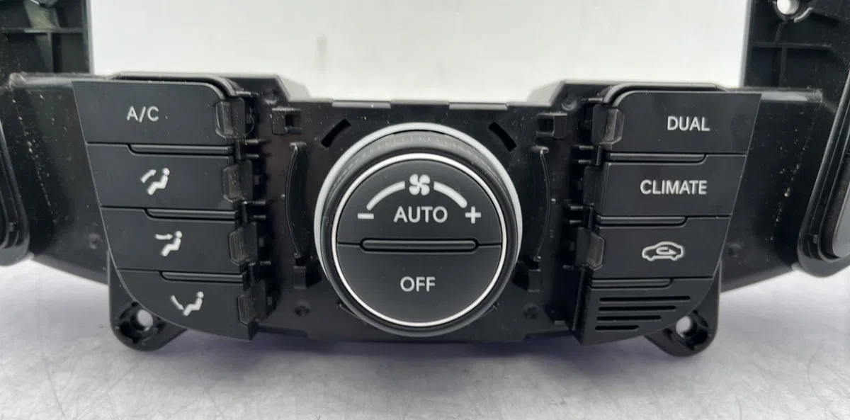 Commande de chauffage HYUNDAI I 40 PHASE 2 occasion — photo 3