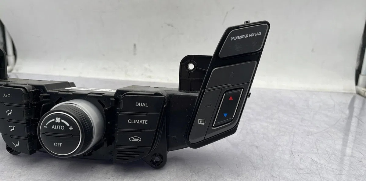 Commande de chauffage HYUNDAI I 40 PHASE 2 occasion — photo 4