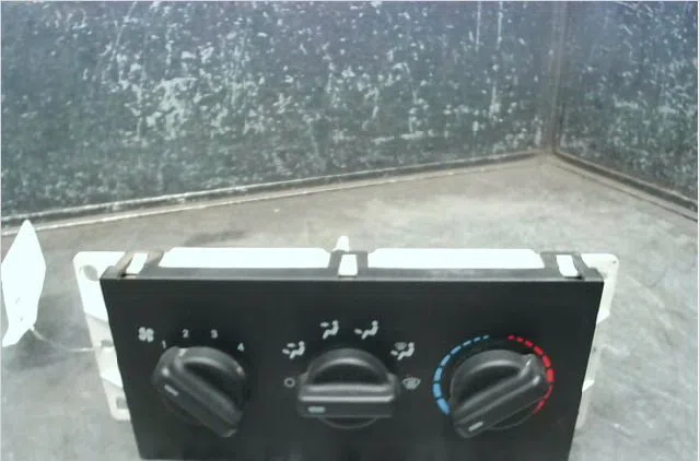 Commande de chauffage Jeep CHEROKEE (XJ) 2.5 td 4x4 (1988-2001) occasion — photo 3