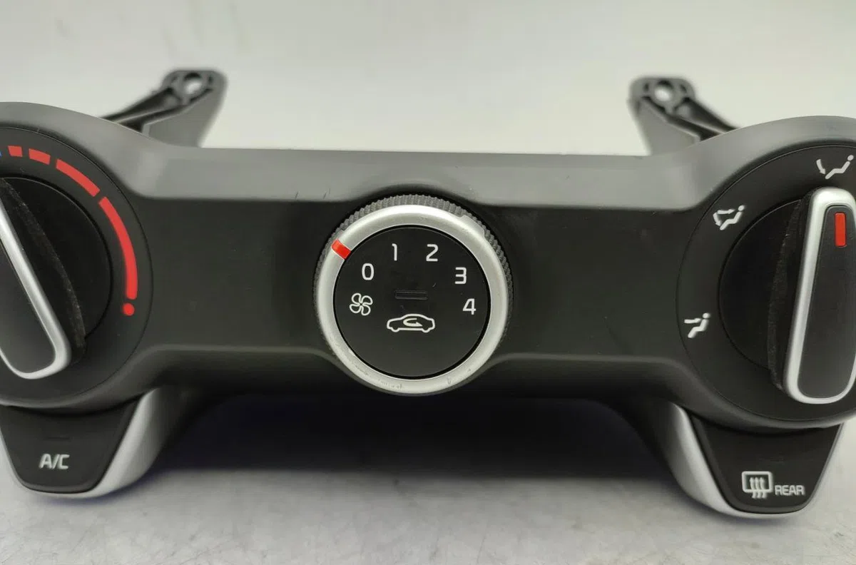 Commande de chauffage KIA RIO 4 PHASE 1 occasion — photo 4