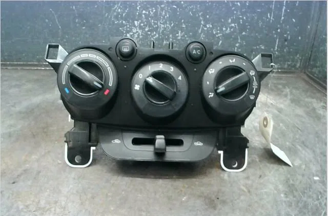 Commande de chauffage Mazda 2 (DE_, DH_) 1.4 mzr-cd (2008-2015) occasion — photo 4