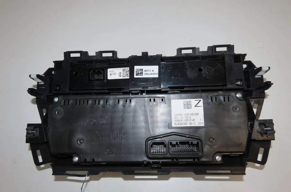Commande de chauffage Mazda 3 (BM, BN) 2.0 (2013-2019) occasion — photo 2