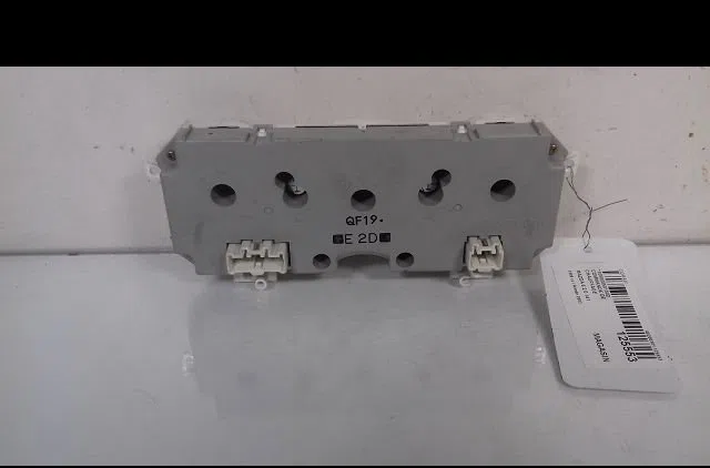 Commande de chauffage Mazda 6 Hatchback (GG) 2.0 (gges) (2002-2007) occasion — photo 2
