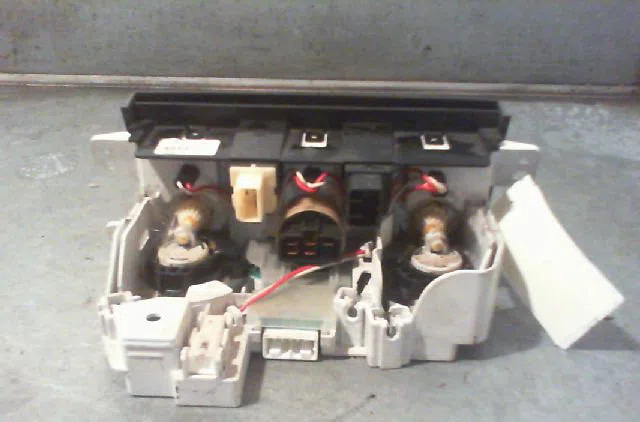 Commande de chauffage MAZDA PREMACY Phase 1 07-1999--06-2005 occasion — photo 2