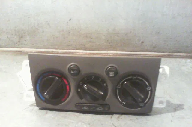 Commande de chauffage MAZDA PREMACY Phase 1 07-1999--06-2005 occasion — photo 4