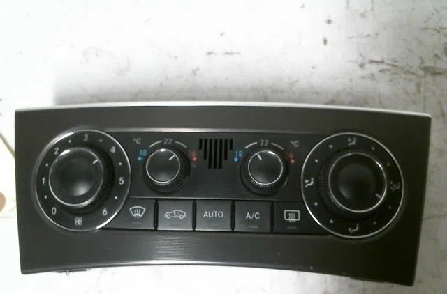 Commande de chauffage Mercedes-benz CLASSE C Coupe Sport (CL203) C 180 kompressor (203.746) (2002-2008) occasion