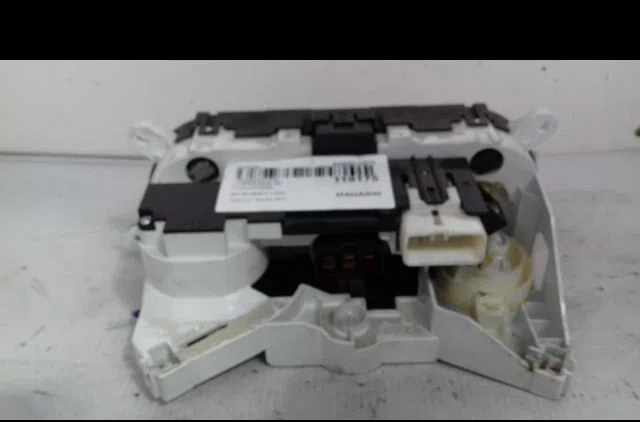 Commande de chauffage Mitsubishi L200 - TRITON (KA_T, KB_T) 2.5 di-d 4wd (kb4t) (2005-2015) 4 portes occasion — photo 3