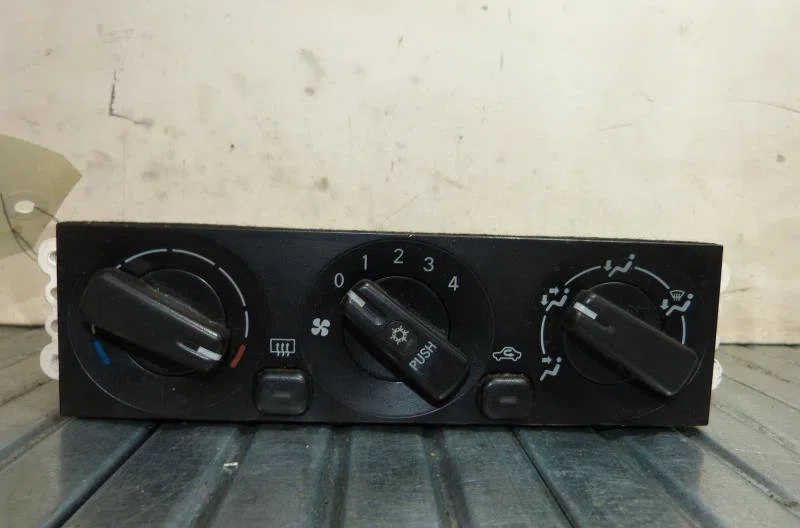 Commande de chauffage MITSUBISHI SPACE STAR 2 occasion — photo 2
