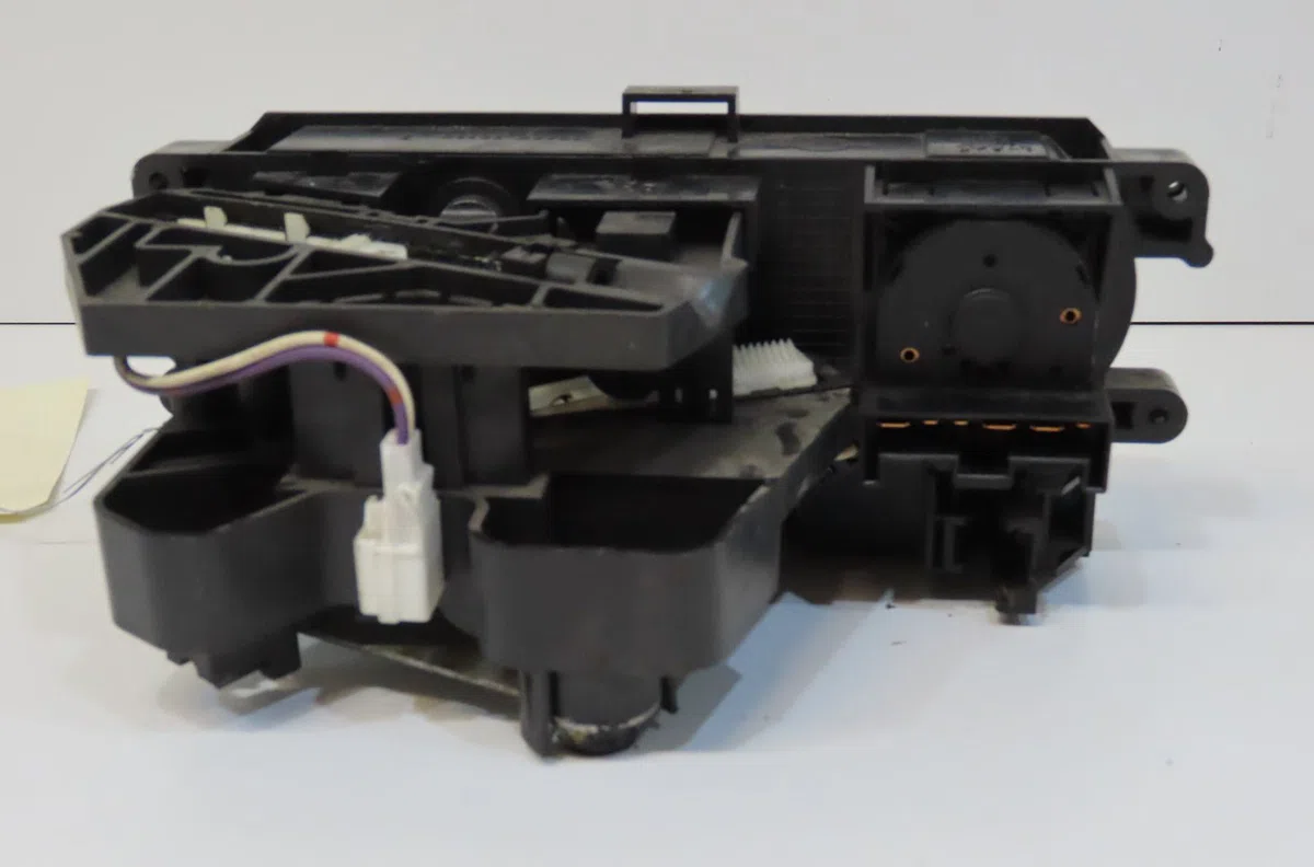 Commande de chauffage Nissan MICRA II (K11) 1.0 i 16v (1992-2000) occasion — photo 2