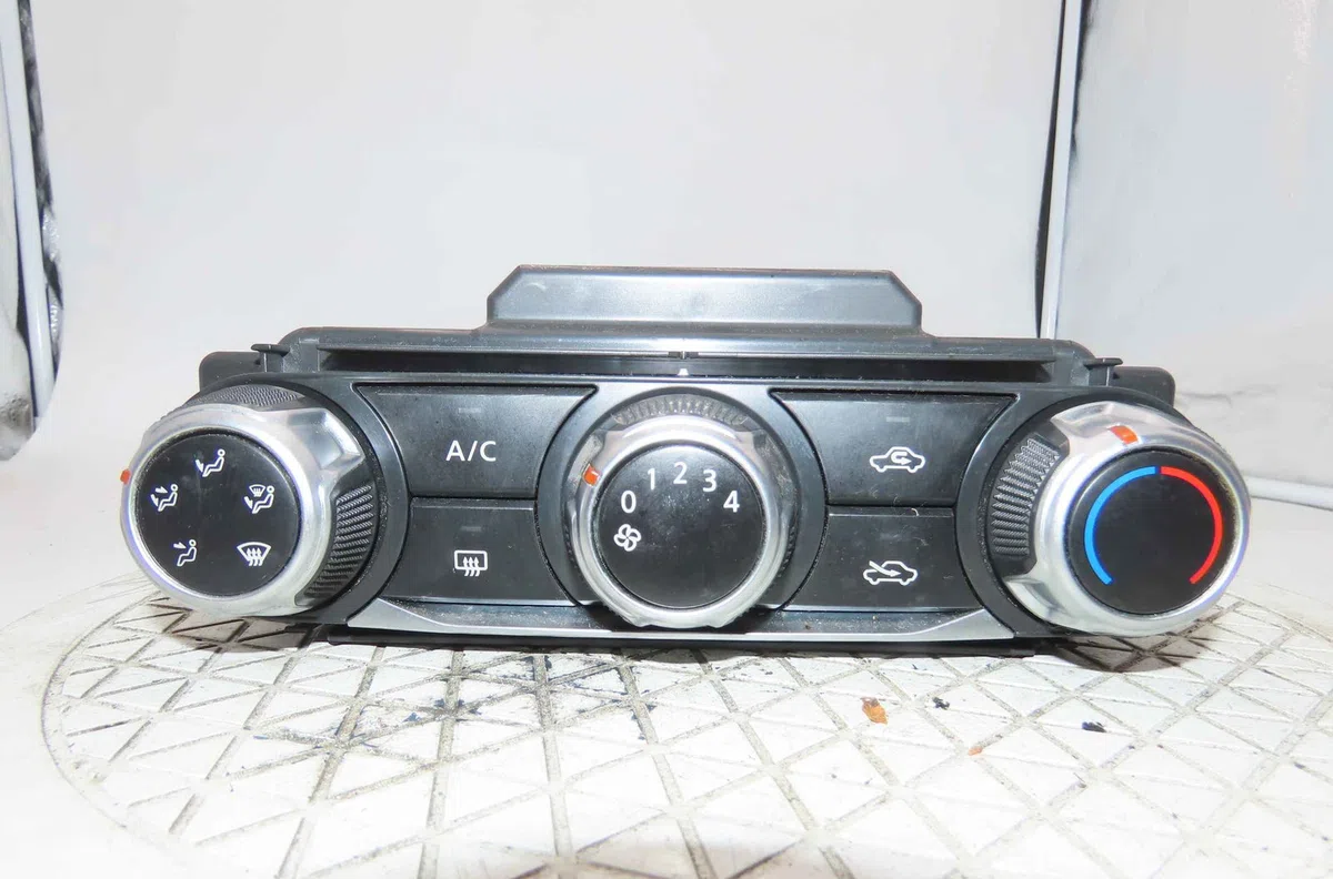 Commande de chauffage NISSAN MICRA V occasion — photo 2