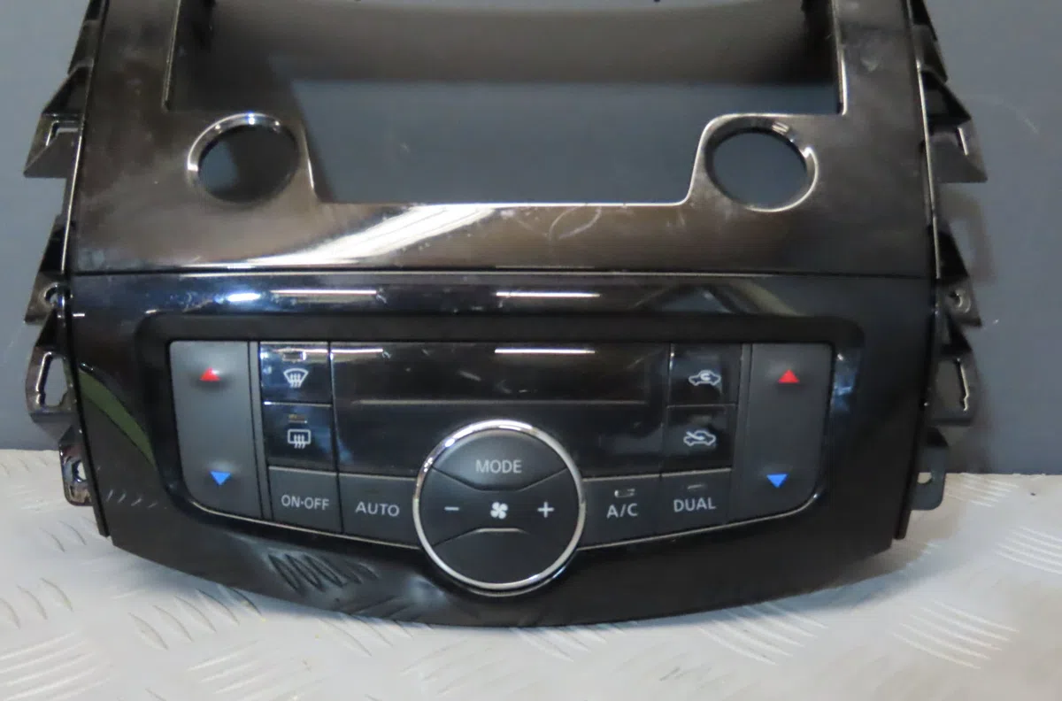 Commande de chauffage NISSAN NP300 2016 occasion — photo 2