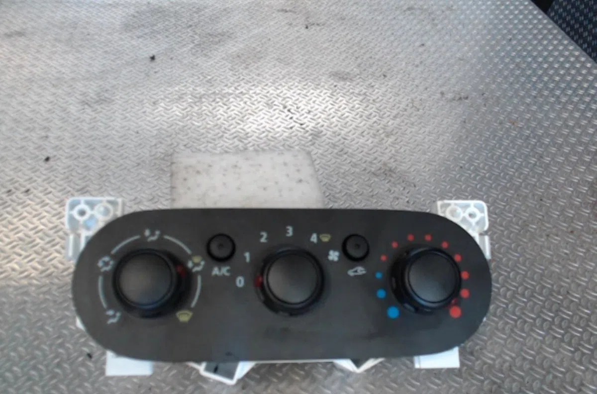 Commande de chauffage NISSAN NV300  0 occasion — photo 2