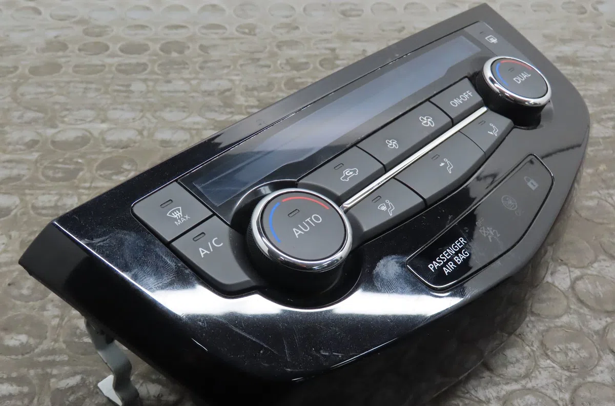 Commande de chauffage Nissan QASHQAI II SUV (J11, J11_) 1.6 dci all mode 4x4-i (2013) occasion — photo 3
