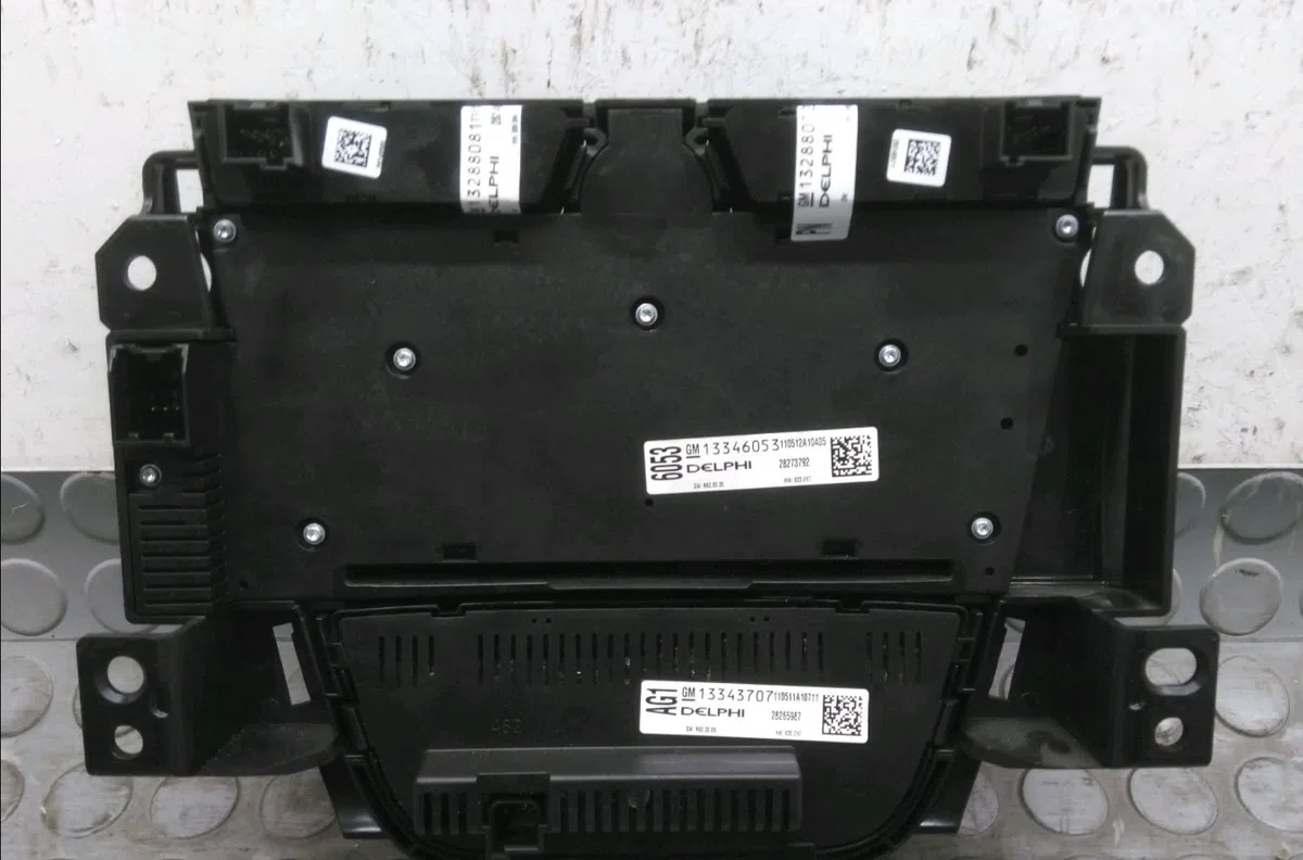 Commande de chauffage Opel ASTRA J Sports Tourer (P10) 1.7 cdti (35) (2010-2015) occasion — photo 2