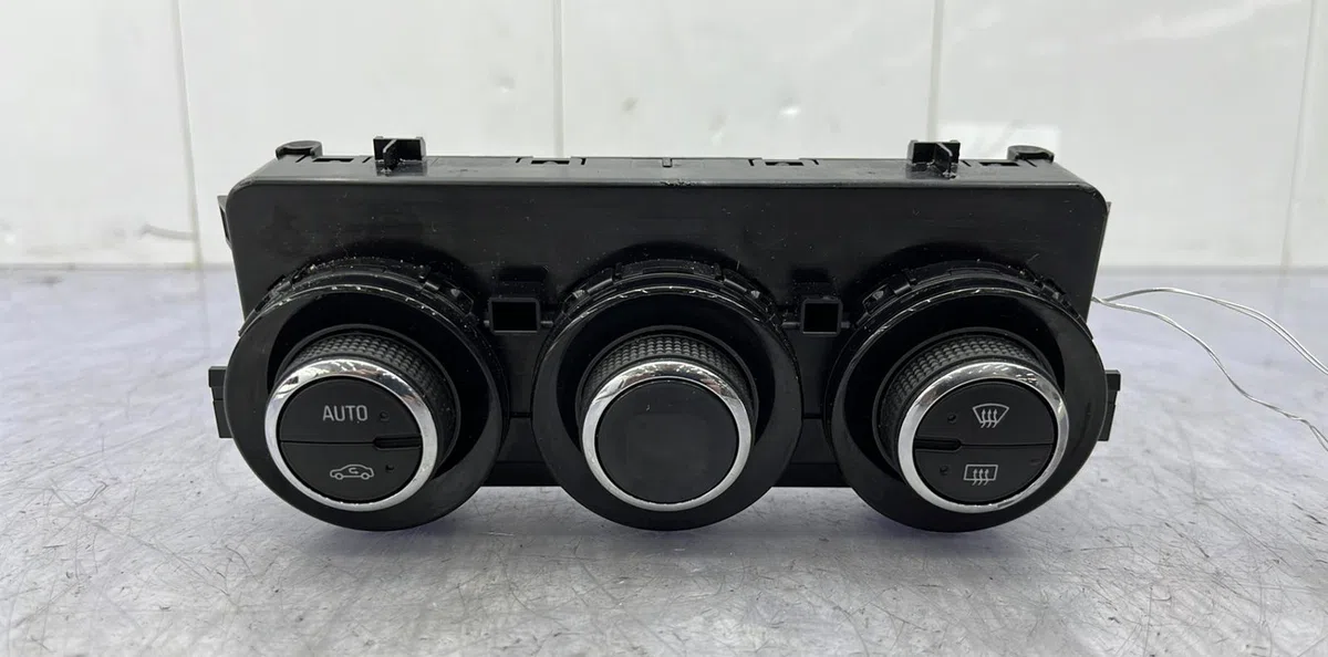Commande de chauffage OPEL CORSA E occasion — photo 2