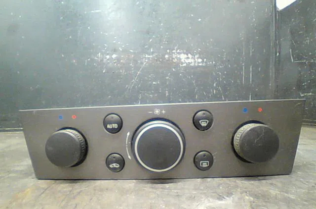 Commande de chauffage Opel SIGNUM 3-5 portes (Z03) 3.0 v6 cdti (f48) (2003-2005) occasion — photo 3