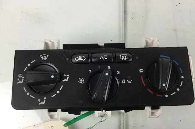 Commande de chauffage Peugeot 1007 (KM_) 1.4 hdi (2005) occasion — photo 3