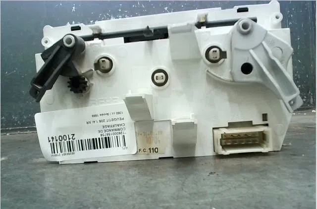Commande de chauffage Peugeot 206 3-5 portes (2A-C) 1.4 i (1998-2012) 3 portes occasion — photo 2