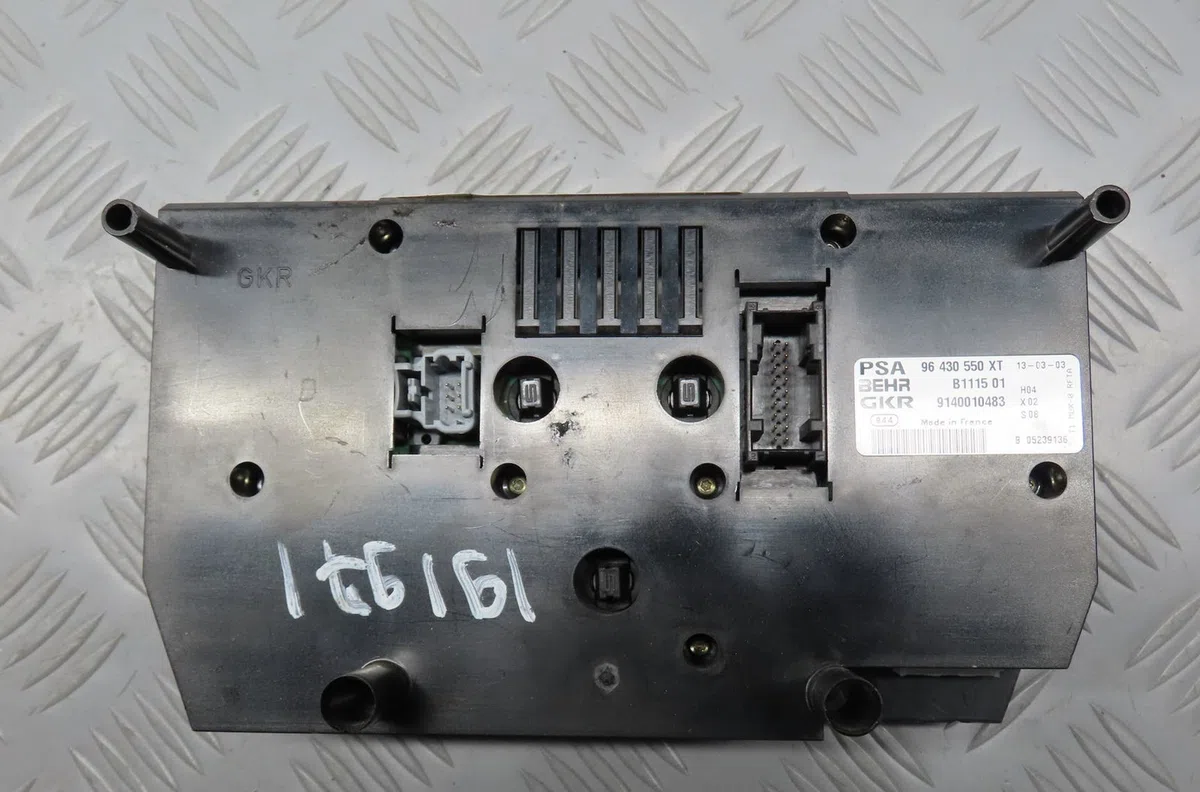 Commande de chauffage Peugeot 206 3-5 portes (2A-C) 2.0 rc (2003-2007) occasion — photo 4