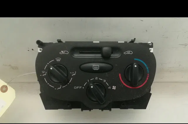 Commande de chauffage Peugeot 206 CC (2D) 1.6 16v (2dnfuf, 2dnfur) (2000-2007) 2 portes occasion