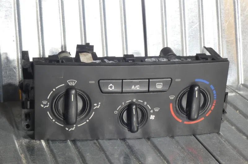 Commande de chauffage PEUGEOT 207 PHASE 1 occasion — photo 2