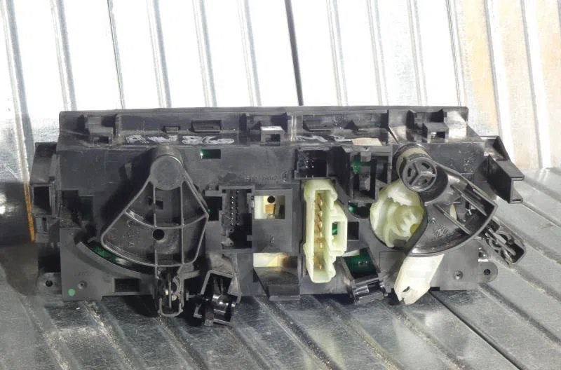Commande de chauffage PEUGEOT 207 PHASE 1 occasion — photo 3