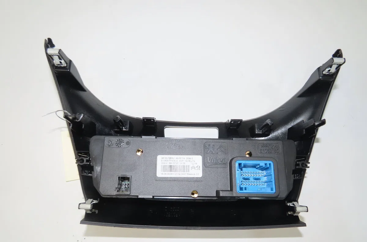 Commande de chauffage Peugeot 208 I (CA_, CC_) 1.2 thp 110 (2013) occasion — photo 2