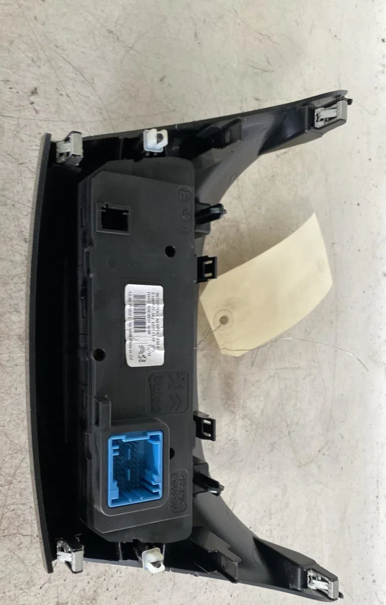 Commande de chauffage Peugeot 208 I (CA_, CC_) 1.4 hdi (2012) 3 portes occasion — photo 2