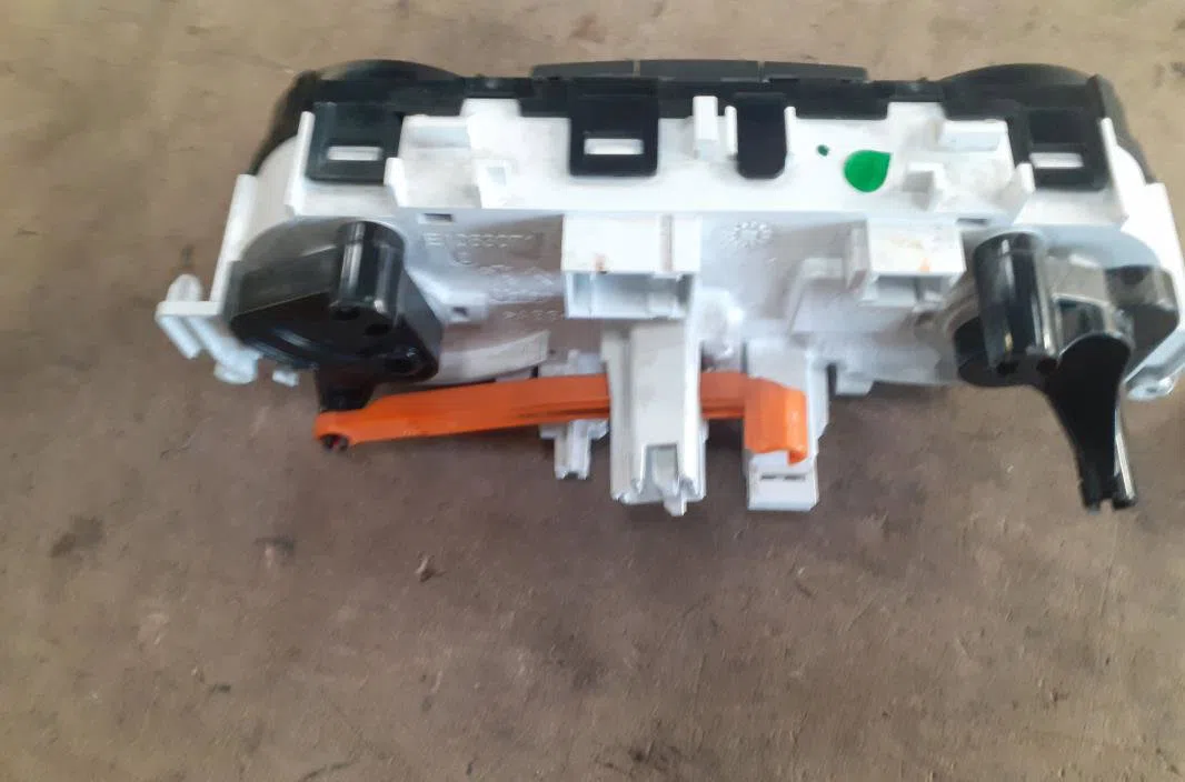 Commande de chauffage Peugeot 208 I (CA_, CC_) 1.4 hdi (2012) 3 portes occasion — photo 2