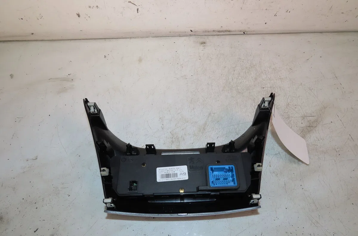 Commande de chauffage Peugeot 208 I (CA_, CC_) 1.6 hdi - bluehdi 75 (2013) 5 portes occasion — photo 2